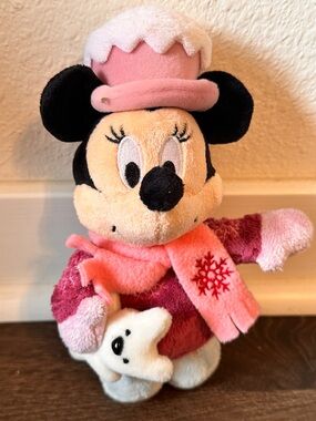 Disney Store Old Fashion Minnie Mouse Winter Holiday Snowflake Beanbag 7” Plush